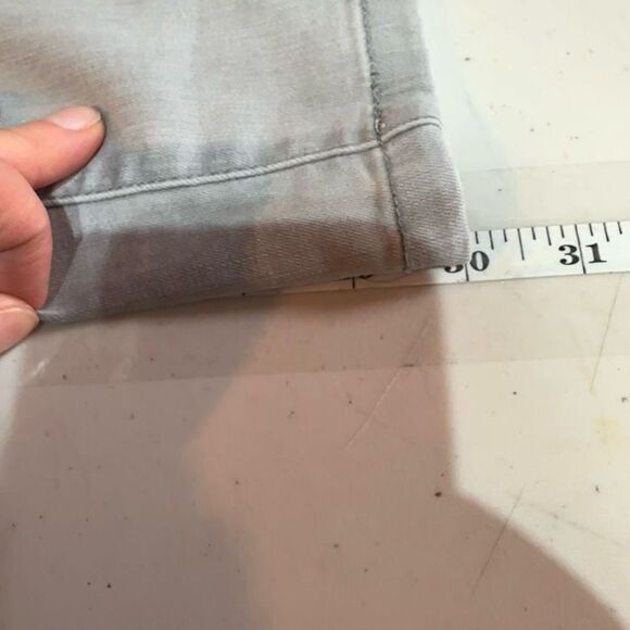 Chico's Women's Mid-Rise Stretch Skinny Jeans Light Gray Granite Wash Size 6 - Picture 14 of 15